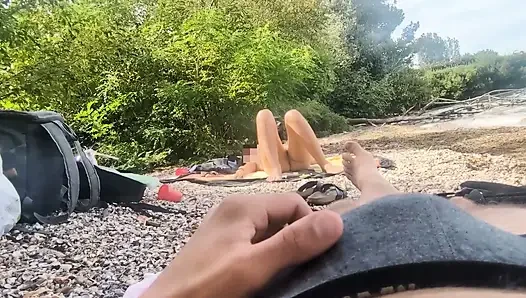 Exhibitionistisches mädchen beobachtet mich beim abspritzen, nachdem ich ihr meinen schwanz gezeigt habe