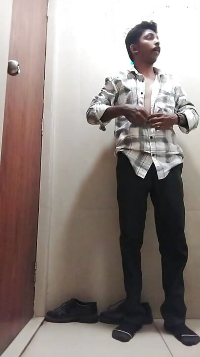 Hiệu trưởngDumbfag Shithin 50 Balls tát bằng thắt lưng và tát vào mặt tại nơi làm việc