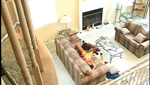 Ateşli amigo zenci kız sert yarakla domalarak sikiliyor