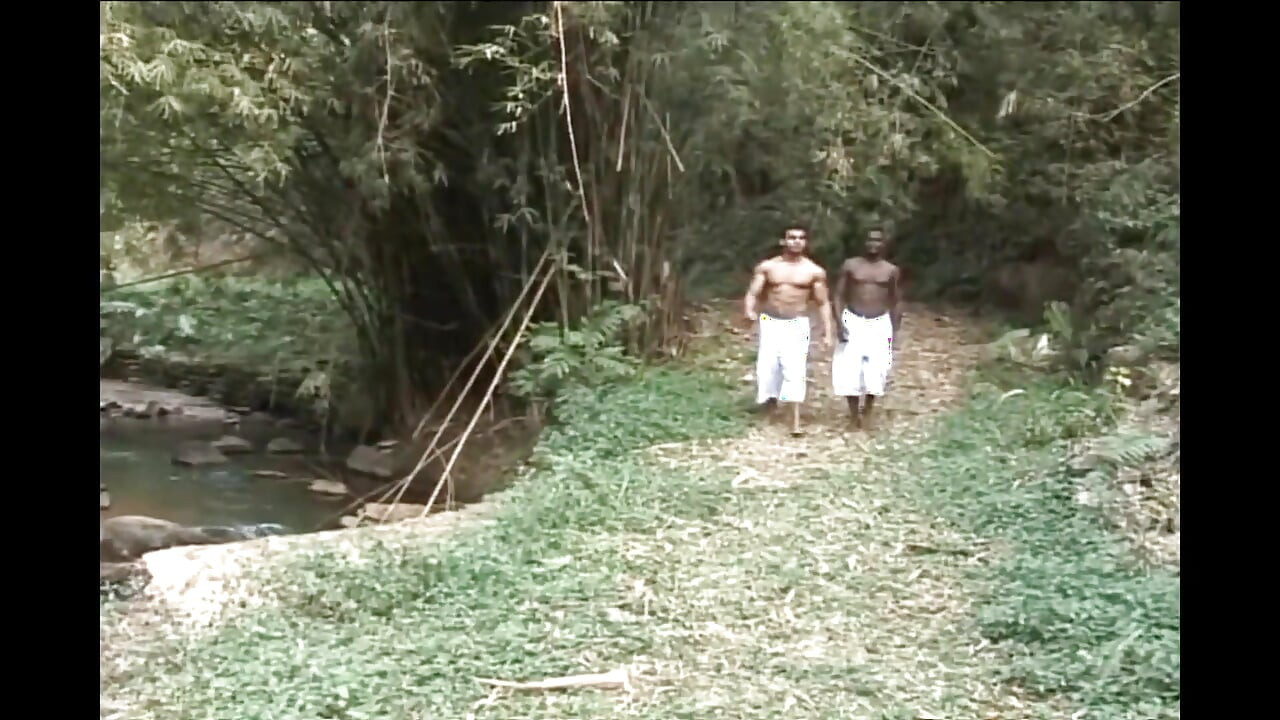 Sıkı götüm için inanılmaz büyük sert siyah yarak istiyorum nr 1