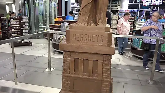 Marley Brinx randevuya çıkıyor, amını ovmana izin veriyor ve banyo yapıyor