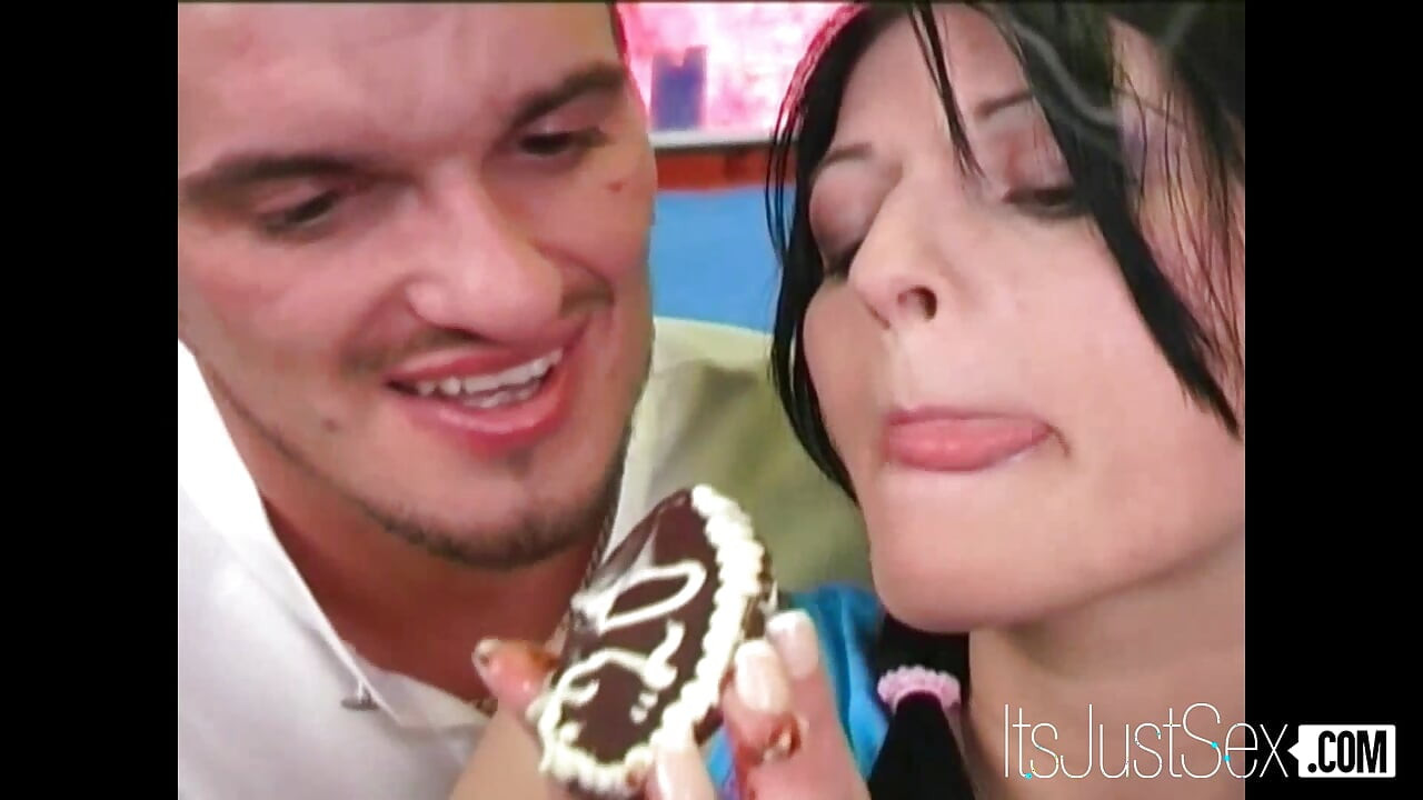Blowing Candles and Taking it in the Ass (Hot Chicks Suck Dick Better)