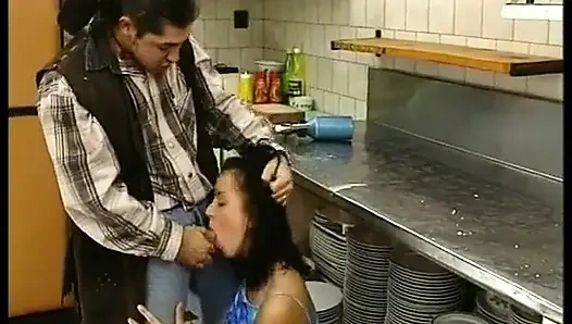 Hinter Deutschen Türen Wird Fleißig Gefickt - Kompletter Film