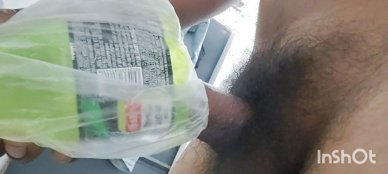 Bilojob handjob bathroom mein jakar hath se