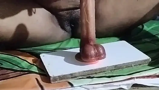 Desi wife ne tel laga ke dildo bur mai dal ke chudai ki