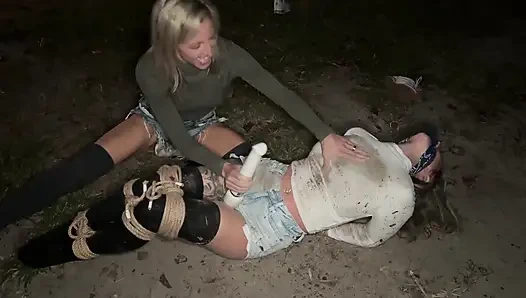 Грязные приключения в бондаже с Peyton и Lora Cross