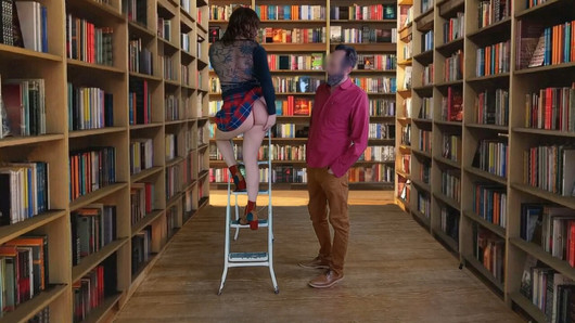 Ik geef de scheikundeleraar onverwachts een pijpbeurt in de bibliotheek