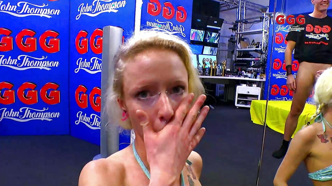 Ggg John Thompson παρουσιάζει το πλήρες πρόγραμμα: κατούρημα, γαμήσι, χύσια