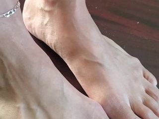 成熟的长脚趾甲