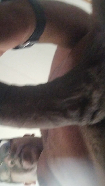 Mitchell Clayton aka Mr Majic aka Kock Clayton aka Humble Legend levererar en påfyllning av lite äkta nötmjölk. | Klipp 2