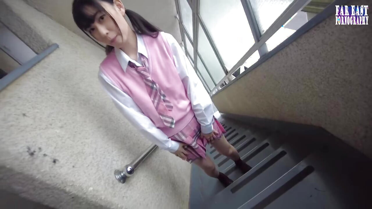 繊細なゴルプ・ブリスと、小さな曲線を描いた黒髪の誘惑、甘いオーラルデートパート2