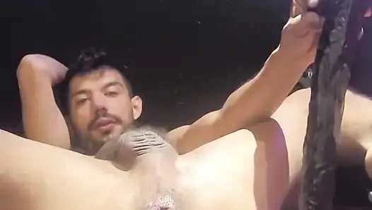 30 cm dildoyla götten sikiliyor