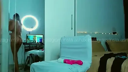 Lovense nora lagi asik muasin memeknya dengan mainan seks favoritnya