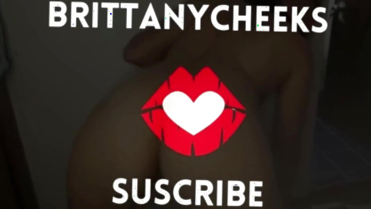 Flashing Bare Pussy on the House of My Neighbor