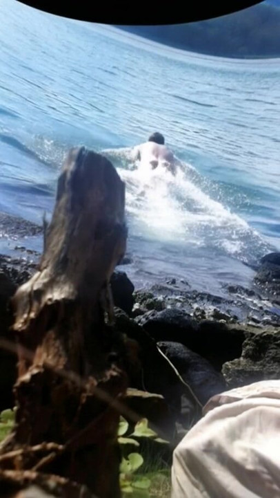 Ke kamera, berenang..