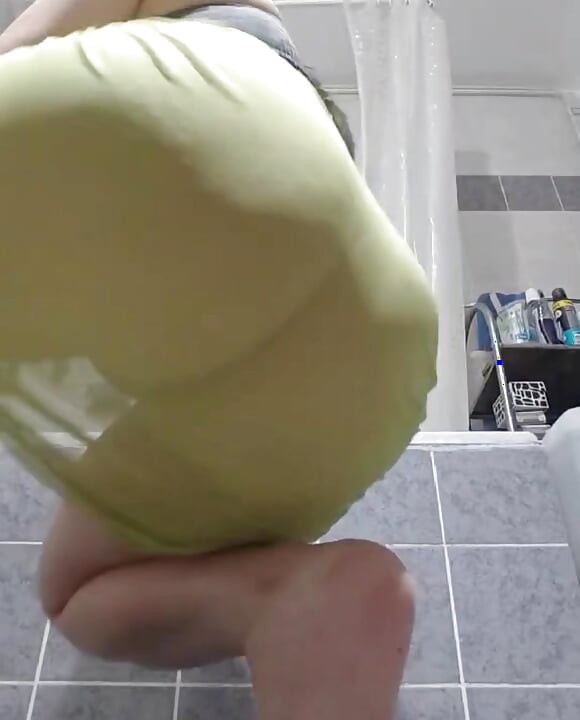 Horny Big Ass Babe Twerking