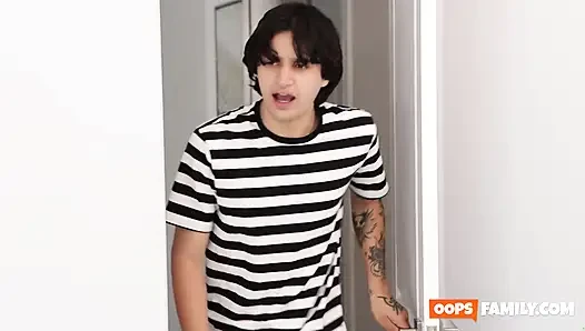 Kızıl saçlı üvey kız kardeşin oynadığı muhteşem bir porno oyunu!