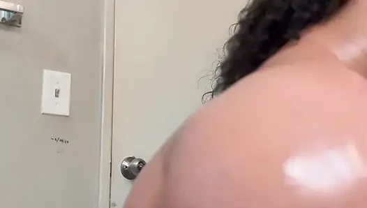 EBONY CREAMY LIGHTSKIN VS. BBC