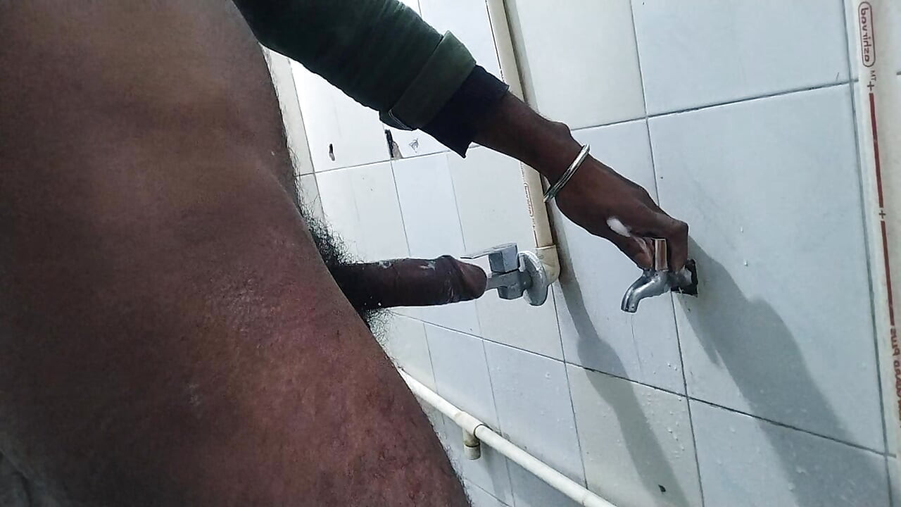 Desi gay fuck with bathroom in hand