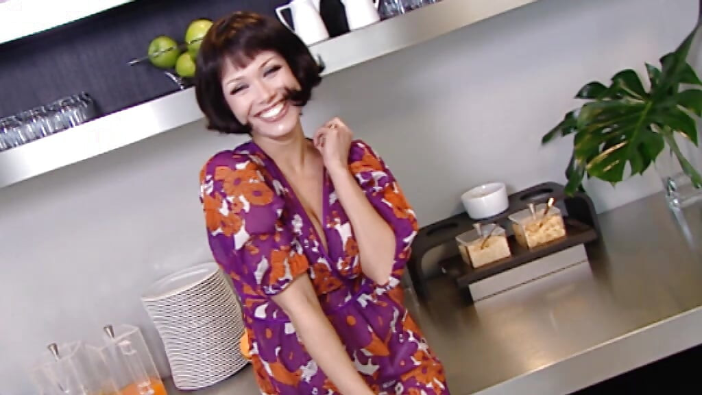 On Peut Voir « Good Morning » Dans Le Strip-tease