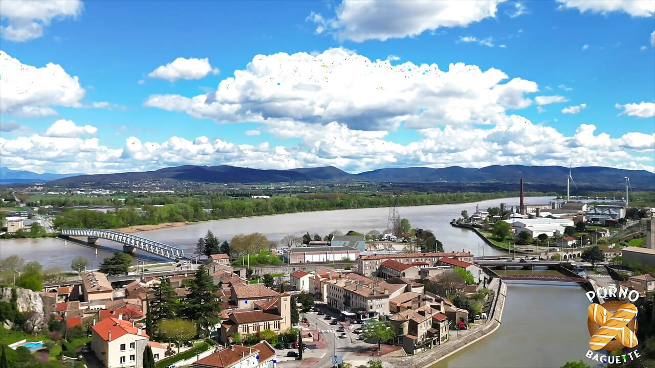 Alice ve Bayan Cléa, yaramaz kızlar, biraz sert seks istiyor!