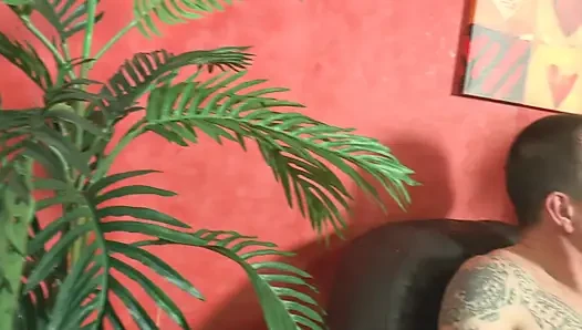 Azgın orta yaşlı seksi kadın sert sikiliyor ve her saniyesini seviyor