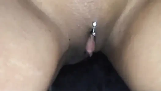 Delikten zevkle siyah bir yarağı emdim ve hatta ona götümü verdim! Bölüm 2