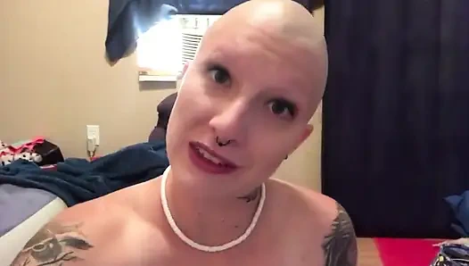 Лысый маленький фрик