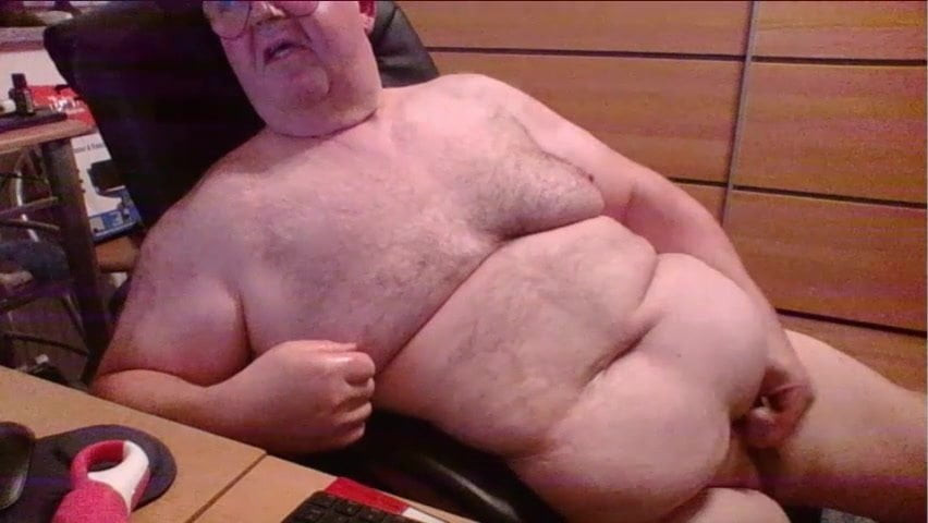 Daddty cums on cam
