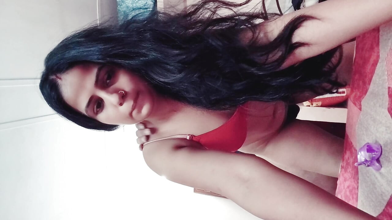 Horney Latika vorbește murdar și dur futai complet