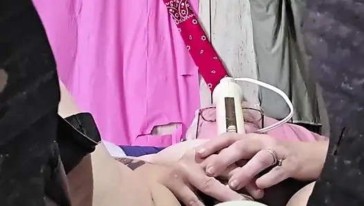 Cewek sange ini dientot habis-habisan sama pelacur mesum