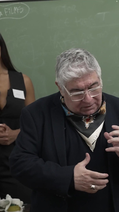 From the blackboard to the desk: The student Atucha resolves his differences with teacher Vanesa in the wildest way | Clip 1