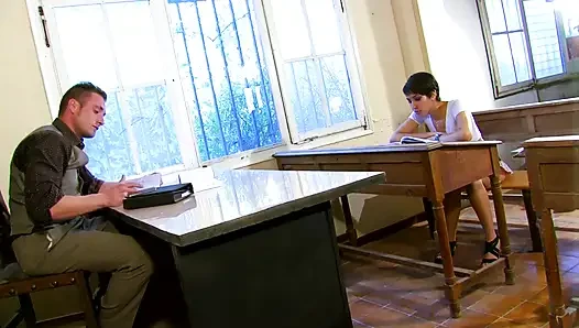 Üniversitede sert sikiş - tıraşlı amcık