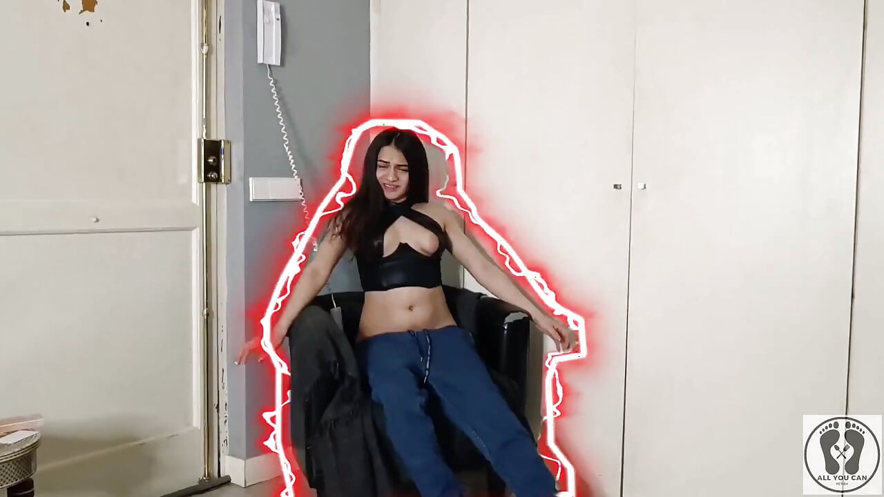 House Buttcrack Was Electrocuted in the Chair