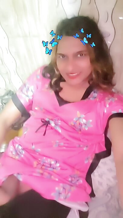 Zoya Shezadi Kendim Için Taze Ruh Hali Için Çok Küçük Bir Odaya Gidiyor