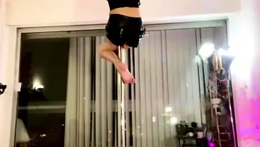 Çıplak Dansçı