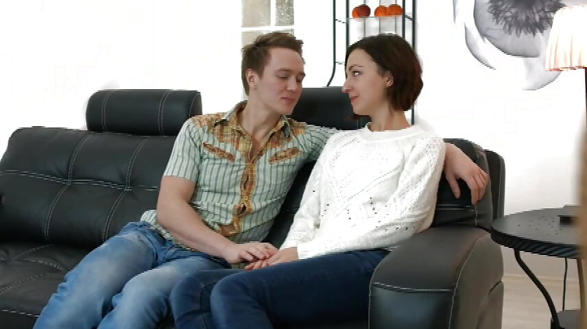 Великий член глибоко в дупу ліонської бджоли!