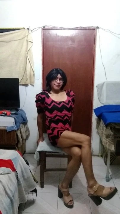 Joselynne cd em vestido vermelho, eu sou sexy
