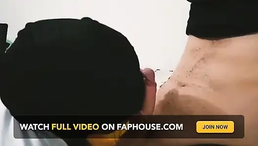 Ailem uzaktayken üvey erkek kardeşim tarafından sikilmeyi seviyorum! ()