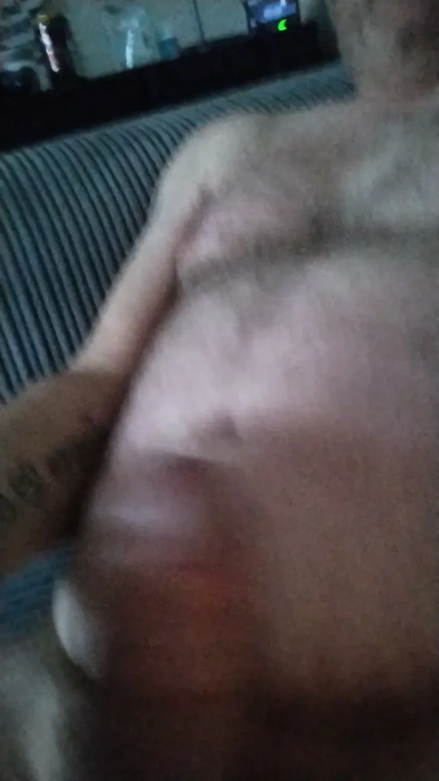 Quick wank - Hairy UK man plays
