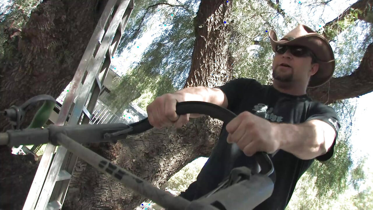 Głębokie gardło na zewnątrz dla gorącej blondynki dziwki