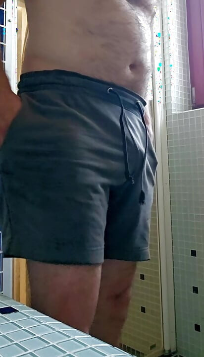 必死で柔らかいチンコを濡らすパンツ - おしっこ