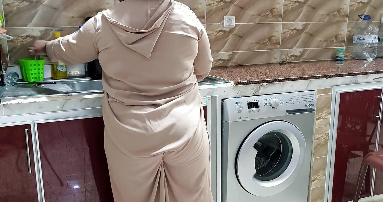 Egipteancă Sharmota Își udă pizda în bucătărie arabă Big Woman