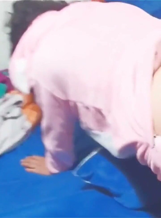Amateur Sex - My Stepmom Doesn't Know I Film Her When She's in Fours