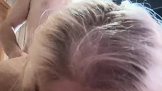 Zwei nächte zusammen, sperma ist überall, sie fickt ihren stiefsohn, sie kümmert sich nicht um flecken in ihrer unterwäsche