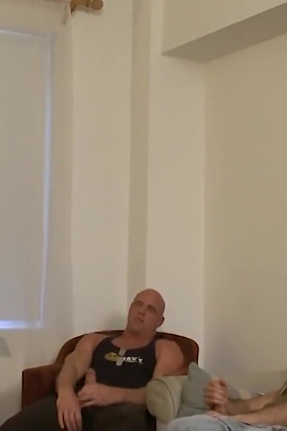 Vojna zabava za drkanje postaje divlja