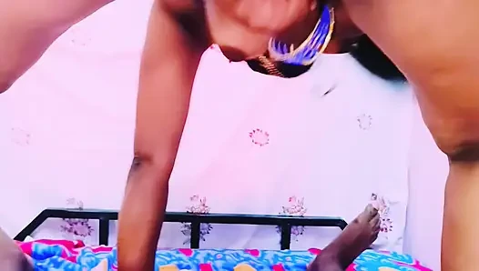 Hintli kadın seks yapıyor Telugu edepsizce konuşuyor.