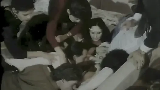 Чиччолина И Рон Джереми Наслаждаются Старомодной Оргией
