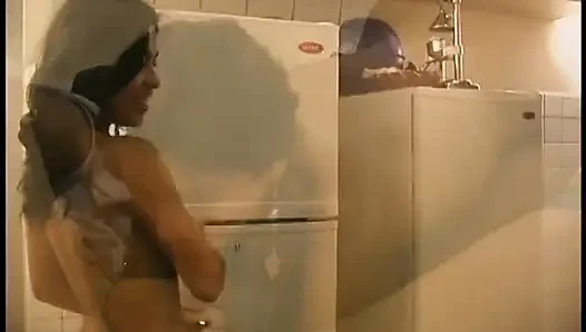 Cewek hot latina dientot habis-habisan sama kontol besar