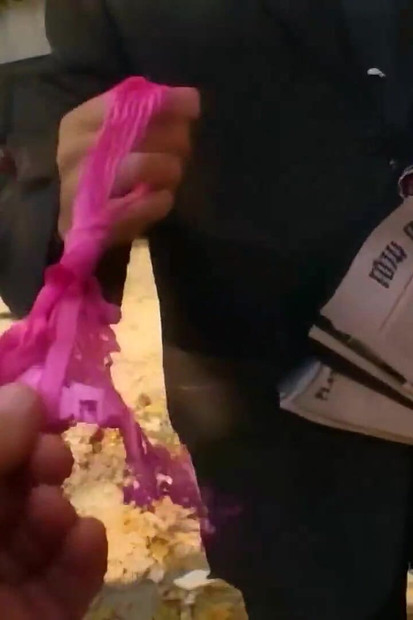 Dvije napaljene žene prišle su na ulici da se jebu